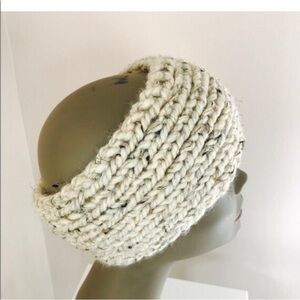 New women’s winter hand knit chunky oatmeal color headband/ ear warmer OS